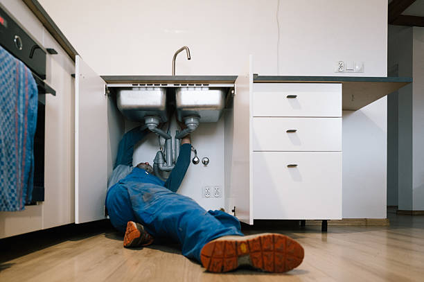 Professional Emergency Plumber technician working in Drummonds, TN